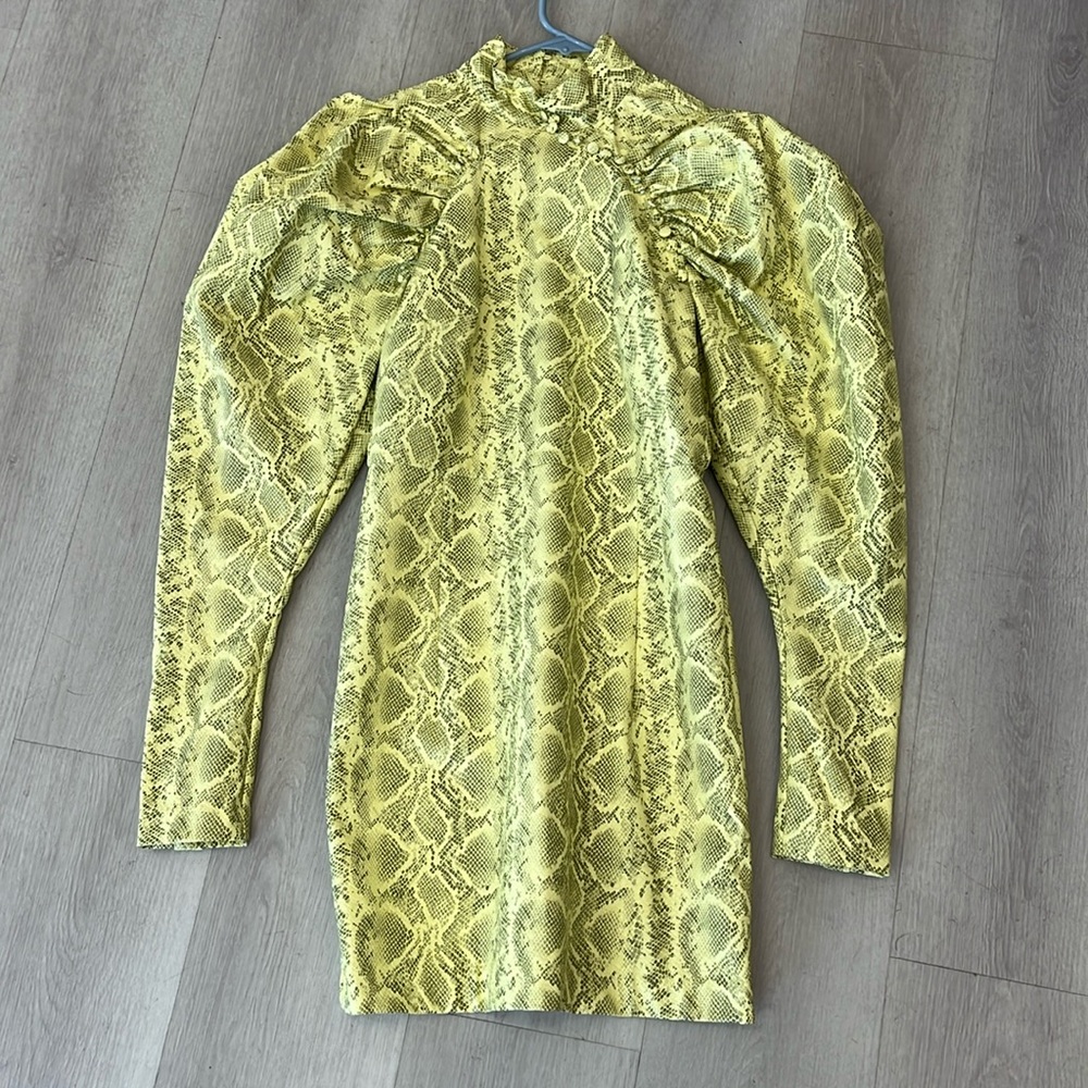 Perfect condition, high neck dress, with puffy sleeves. Zipper down the back